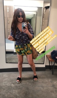 Sarah Shahi feet photo thumbnail