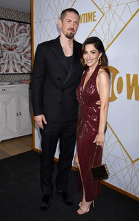 Sarah Shahi feet photo thumbnail