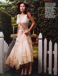 Sarah Shahi feet photo thumbnail