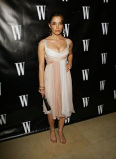 Sarah Shahi feet photo thumbnail