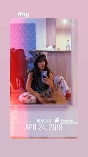 Sarah Shahi feet photo thumbnail