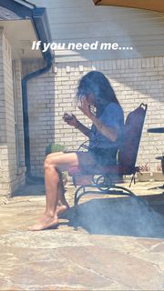Sarah Shahi feet photo thumbnail