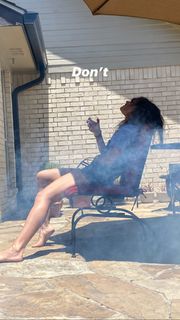 Sarah Shahi feet photo thumbnail