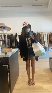 Sarah Shahi feet photo thumbnail