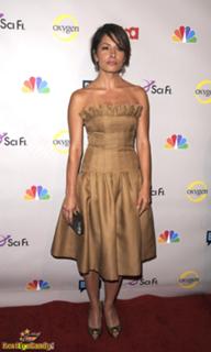Sarah Shahi feet photo thumbnail