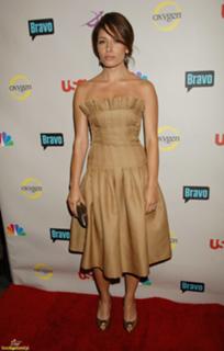 Sarah Shahi feet photo thumbnail