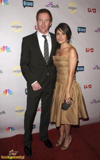 Sarah Shahi feet photo thumbnail