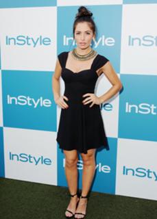 Sarah Shahi feet photo thumbnail