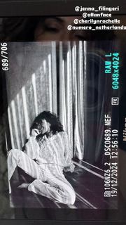 Sarah Shahi feet photo thumbnail