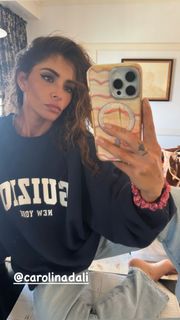 Sarah Shahi feet photo thumbnail