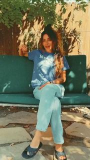 Sarah Shahi feet photo thumbnail