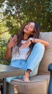 Sarah Shahi feet photo thumbnail