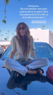 Sarah Shahi feet photo thumbnail