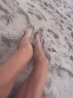 Sarah Shahi feet photo 20