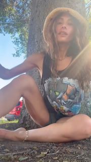 Sarah Shahi feet photo 17