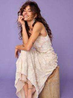 Sarah Shahi feet photo 9