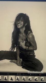 Sarah Shahi feet photo 3