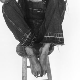 Sarah Shahi feet photo 1