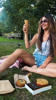 Sarah Shahi feet photo 15