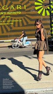 Sarah Shahi feet photo 12