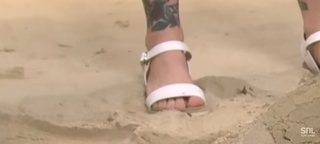 Sarah Sherman feet photo 4