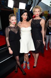Sarah Silverman feet photo thumbnail