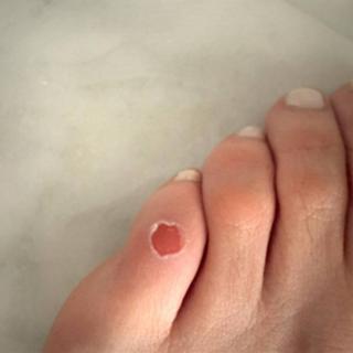 Sarah Silverman feet photo thumbnail