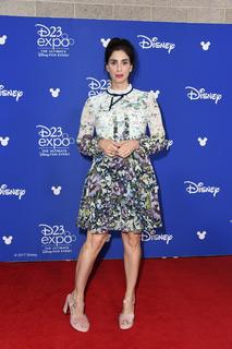 Sarah Silverman feet photo thumbnail