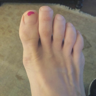 Sarah Silverman feet photo thumbnail