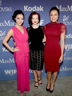 Sarah Snook feet photo thumbnail