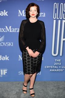 Sarah Snook feet photo thumbnail