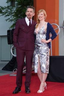 Sarah Snook feet photo thumbnail