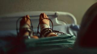 Sarah Snook feet photo thumbnail