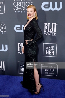 Sarah Snook feet photo thumbnail