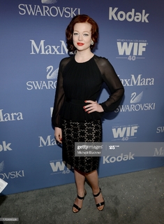 Sarah Snook feet photo thumbnail