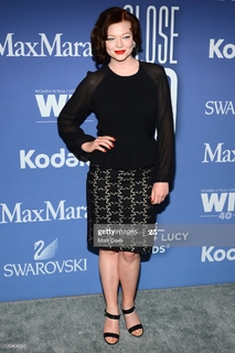 Sarah Snook feet photo thumbnail