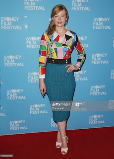 Sarah Snook feet photo thumbnail