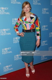 Sarah Snook feet photo thumbnail