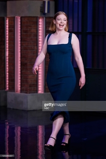 Sarah Snook feet photo thumbnail