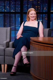 Sarah Snook feet photo thumbnail