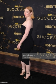 Sarah Snook feet photo thumbnail
