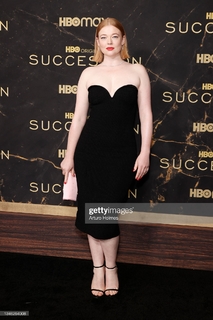 Sarah Snook feet photo thumbnail