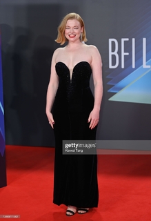 Sarah Snook feet photo thumbnail