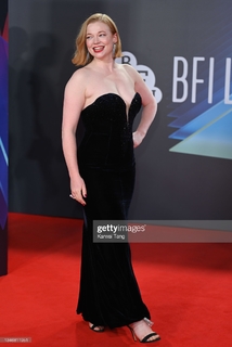 Sarah Snook feet photo thumbnail
