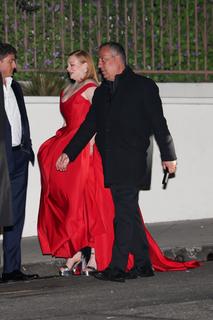 Sarah Snook feet photo thumbnail