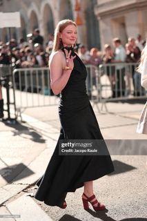 Sarah Snook feet photo 4
