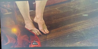 Sarah Thompson feet photo 8