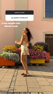 Sarah Toscano feet photo thumbnail