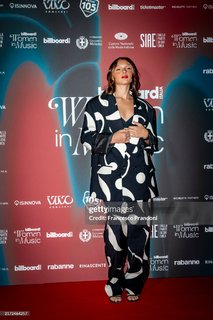 Sarah Toscano feet photo thumbnail