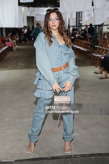 Sarah Toscano feet photo thumbnail